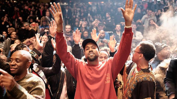Kanye West annuncia l'evento di ascolto "Donda 2" a Miami