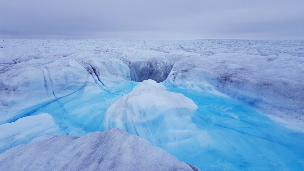 L'accelerazione del tasso di scioglimento rende la calotta glaciale della Groenlandia la più grande diga del mondo