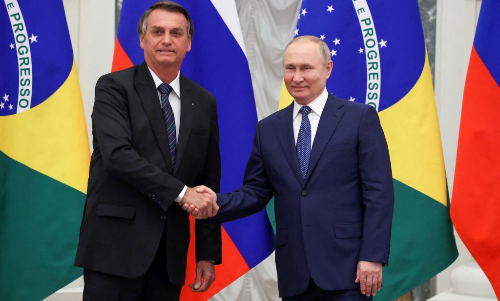 Il brasiliano Bolsonaro incontra il russo Putin a Mosca nel mezzo della crisi ucraina