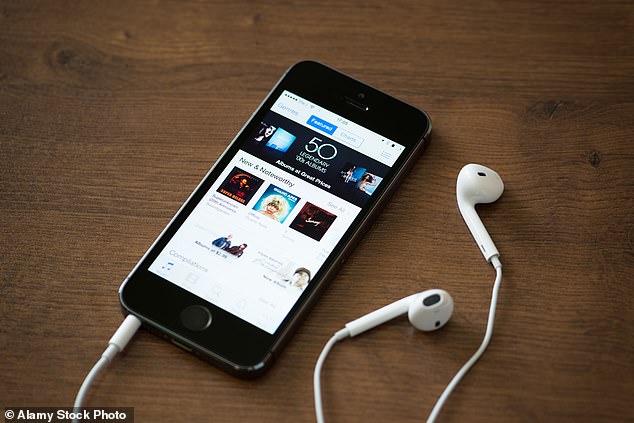 Dal 2020, Apple addebita ai suoi clienti £ 19 per un nuovo plug o auricolari.