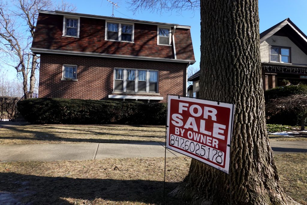 I tassi ipotecari stanno diminuendo proprio mentre i prezzi delle case hanno raggiunto un altro record