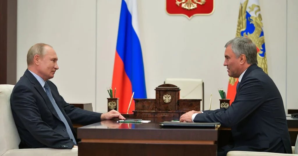 Il Cremlino afferma che la Russia dovrebbe lavorare sui pagamenti in rubli per petrolio, grano e minerali