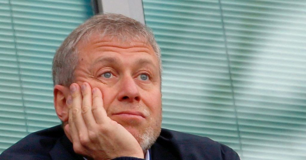 Il proprietario del Chelsea, Abramovich, e il capo della Rosneft Sechin sono soggetti alle sanzioni britanniche