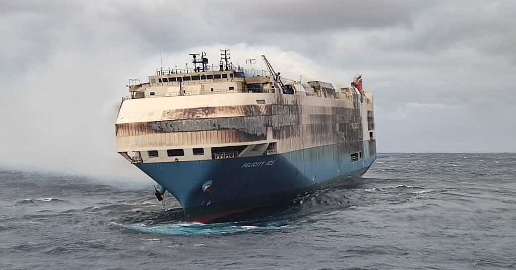 La nave mercantile che trasportava Porsche, Lamborghini e Bentley affonda nell'Oceano Atlantico