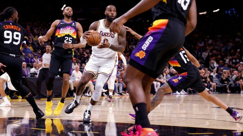 LeBron James dei Lakers diventa il primo giocatore nella storia della NBA a raggiungere 10.000 punti, rimbalzi e assist