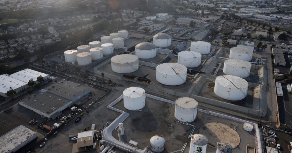 Petrolio in calo sui colloqui tra Russia e Ucraina, dati sulle scorte statunitensi