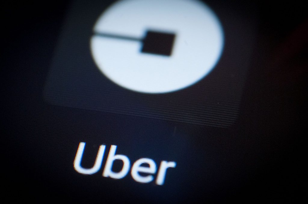 Uber aggiungerà supplementi temporanei per le corse e le consegne di cibo a causa del maggior costo del gas