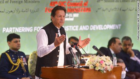 Il primo ministro pakistano Imran Khan è stato estromesso dalla carica di leader del Paese dopo un voto di sfiducia