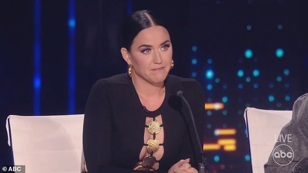 Reazione: Katy Perry ha reagito in modo super divertente a uno dei primi 11 concorrenti di American Idol durante una sfida di canzoni unica nell'episodio di lunedì sera