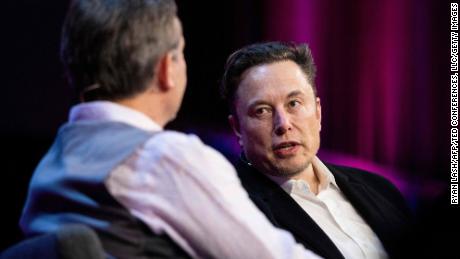 Perché gli investitori di Tesla potrebbero doversi preoccupare della distrazione su Twitter di Elon Musk
