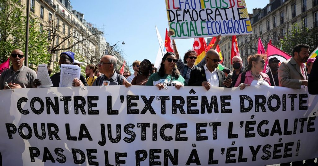 Gli oppositori di estrema destra della Francia protestano mentre la campagna elettorale entra nell'ultima settimana