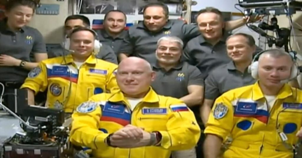 L'astronauta della NASA ha detto che le tute di volo dei russi non erano una dichiarazione politica