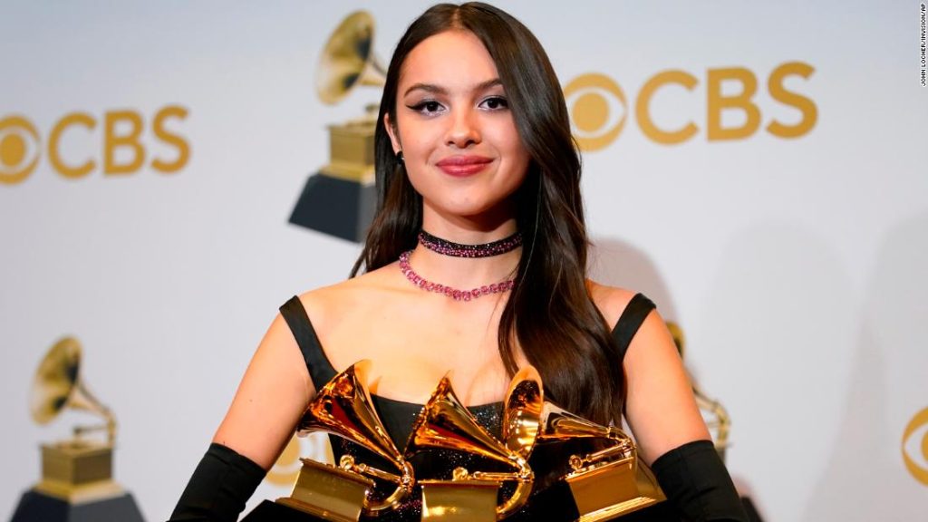 Olivia Rodrigo ha accidentalmente rotto un Grammy Award
