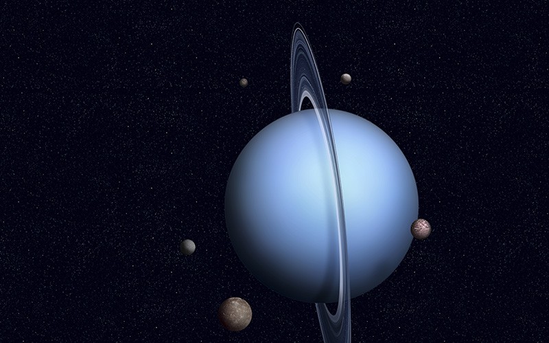 Urano come mostrato in un'illustrazione con alcune delle sue 27 lune.