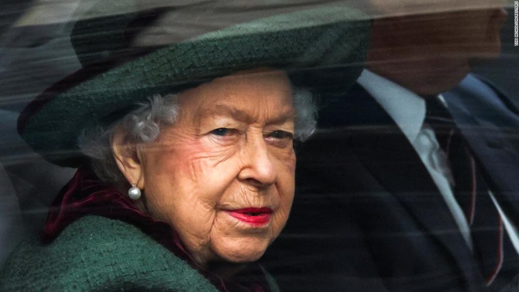 Buckingham Palace afferma che la regina Elisabetta non aprirà il parlamento del Regno Unito quest'anno