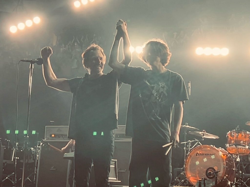 Un adolescente della Bay Area sostituisce il ruolo di batterista dei Pearl Jam all'Auckland Show