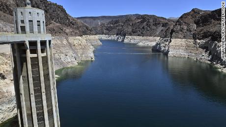 Il livello dell'acqua del lago Mead, al di sotto delle aspettative, potrebbe scendere di altri 12 piedi in caso di caduta