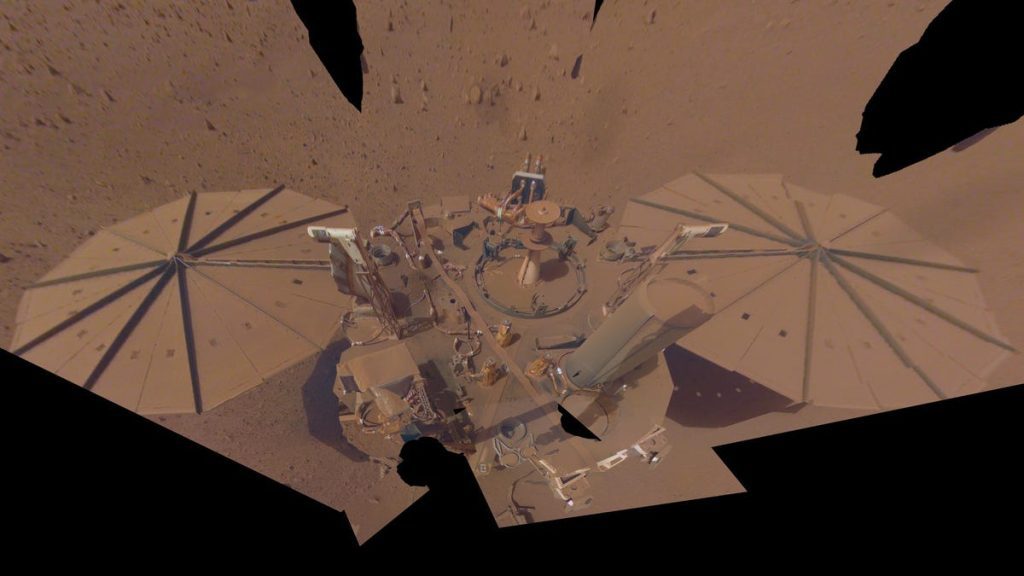 Ecco l'ultimo selfie dello sbiadito lander Insight Mars