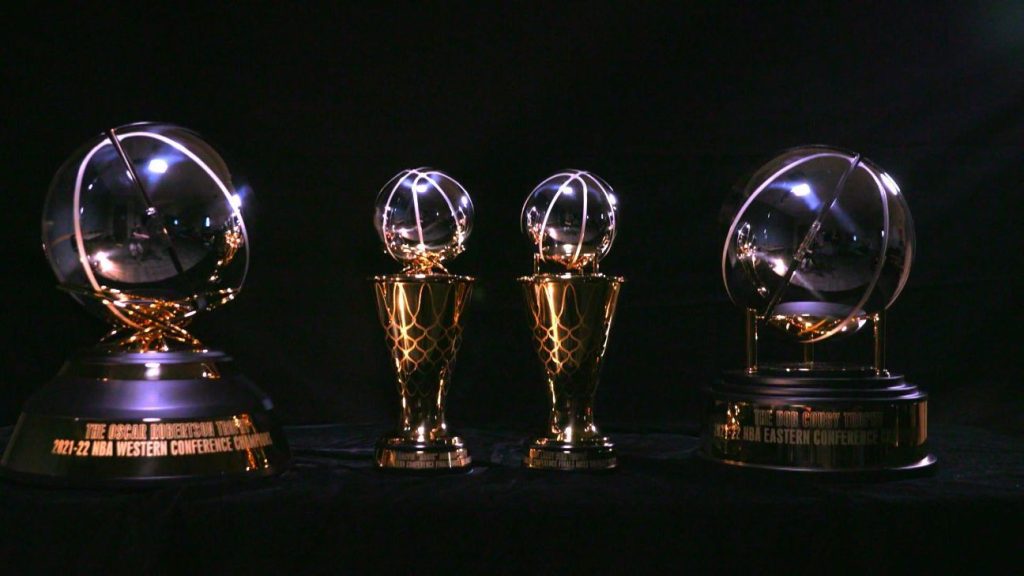 NBA rivela nuovi titoli, premi onorificenze Larry Bird, Magic Johnson, Bob Kosey e Oscar Robertson