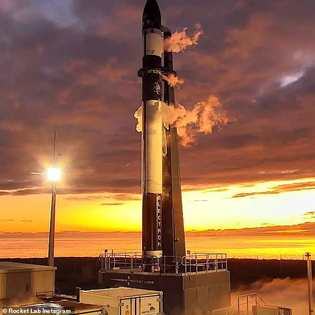 La compagnia statunitense Rocket Lab invierà nello spazio il satellite CAPSTONE a bordo del suo razzo elettronico (nella foto)