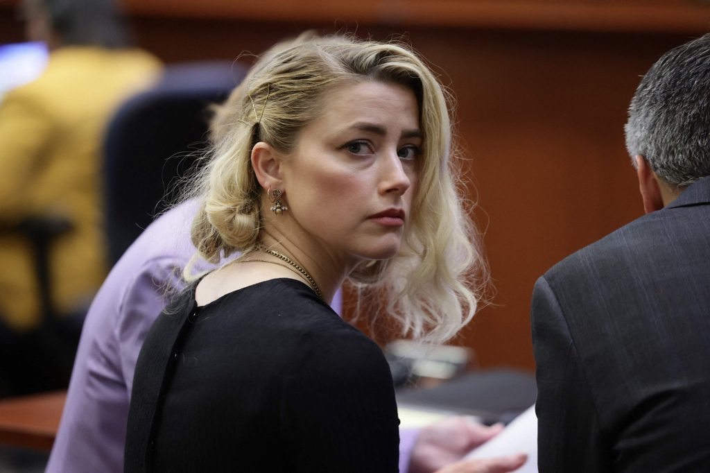 Amber Heard prima della condanna il 1 giugno.