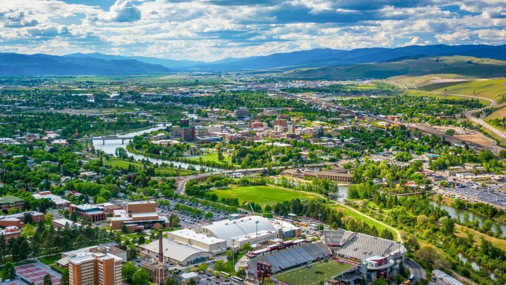 I leader aziendali e di governo sottolineano il motivo per cui le persone si stanno trasferendo in stati favorevoli alla crescita come il Montana