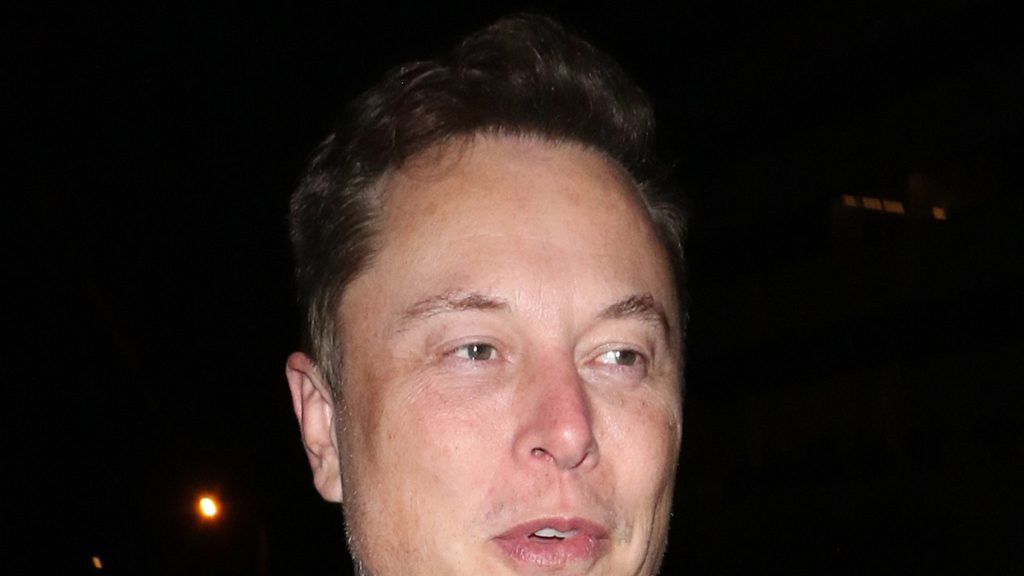 La figlia transgender di Elon Musk chiede di cambiare il suo nome e abbattere Musk