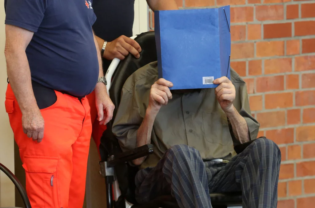 La Germania condanna a cinque anni di prigione l'ex guardia del campo nazista di 101 anni