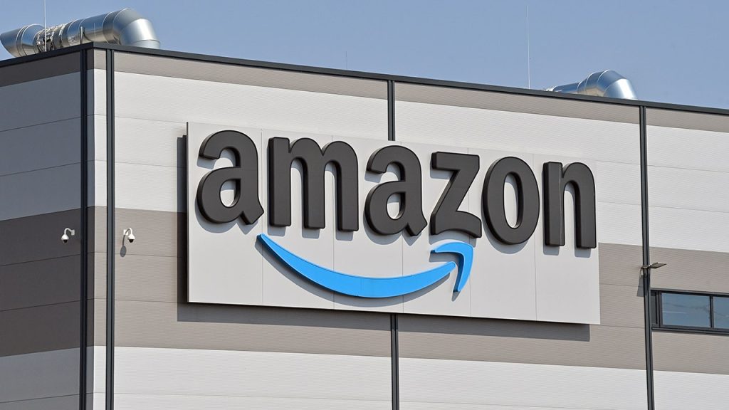 Amazon ha annunciato un cambiamento di politica per i lavoratori fuori orario che potrebbe influenzare gli sforzi sindacali