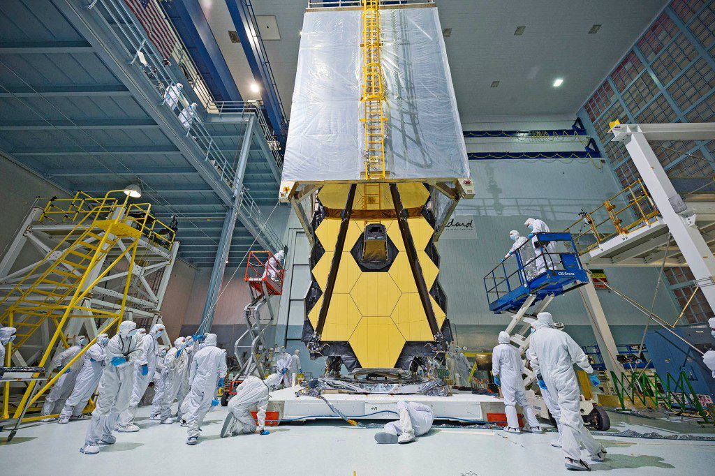 Quello che sembra un teletrasporto di fantascienza posizionato in cima al James Webb Space Telescope della NASA, in realtà lo è "Tenda pulita." Il