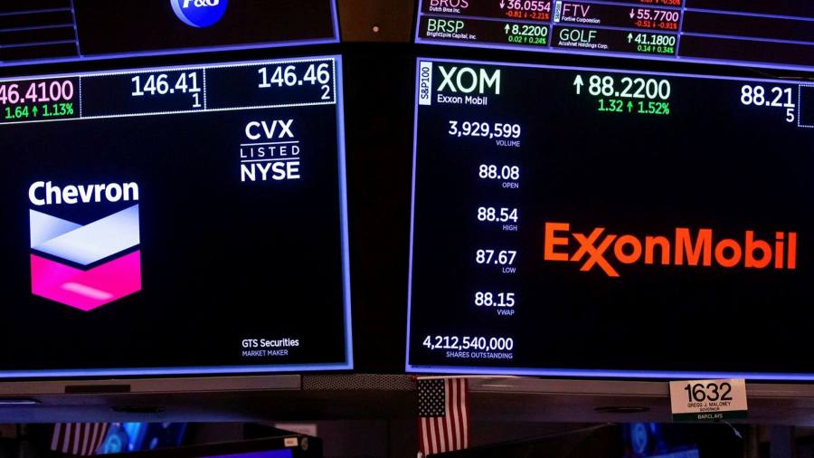 ExxonMobil e Chevron infrangono i record di profitto dopo l'aumento globale del prezzo del petrolio