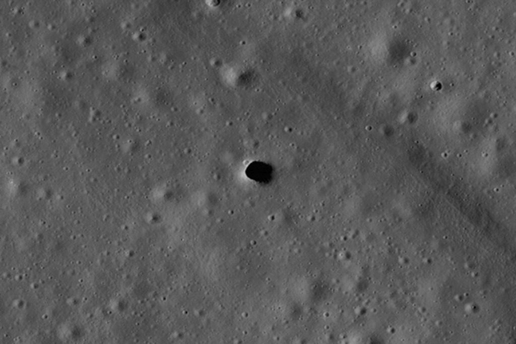 La SELENE/Kaguya Terrain Camera e il Multiband Imager giapponesi hanno catturato l'antica regione vulcanica della luna chiamata Marius Hills.