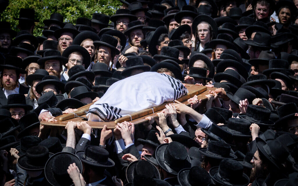 Il funerale del leader antisionista ultra-ortodosso, 95 anni, attira migliaia di persone a Gerusalemme