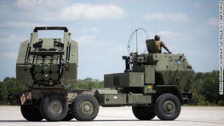 Gli Stati Uniti forniranno all'Ucraina quattro sistemi missilistici di artiglieria mobile in un nuovo pacchetto di assistenza alla sicurezza da 400 milioni di dollari per l'Ucraina