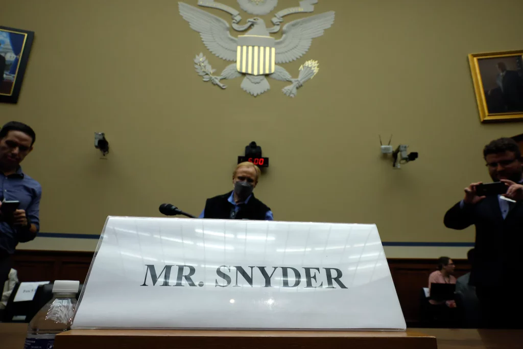 Daniel Snyder affronterà le domande della commissione della Camera sotto giuramento giovedì