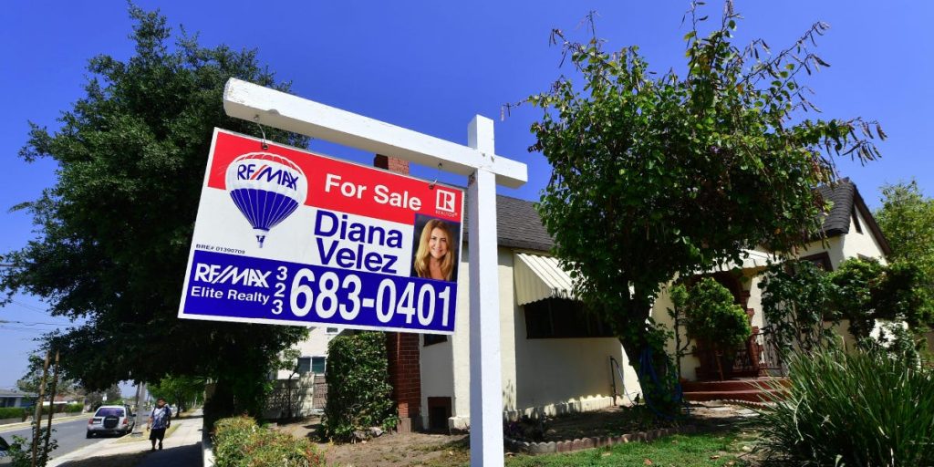 Gli economisti avvertono che i prezzi delle case negli Stati Uniti sono destinati a diminuire poiché la domanda è "scavata"