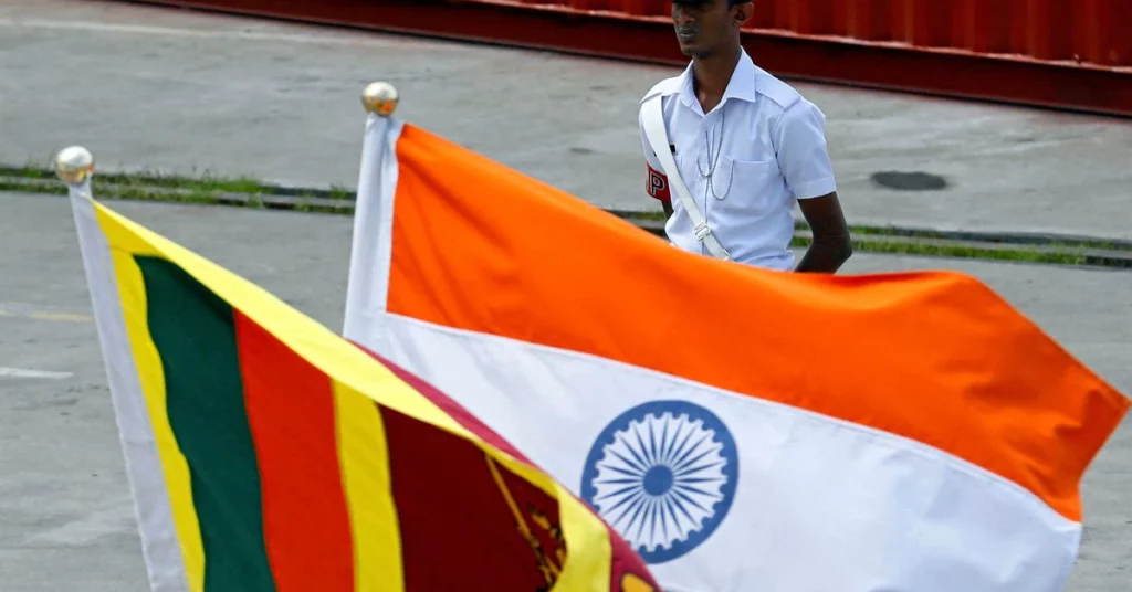L'India dice che proteggerà i suoi interessi mentre le barche cinesi si dirigeranno verso lo Sri Lanka