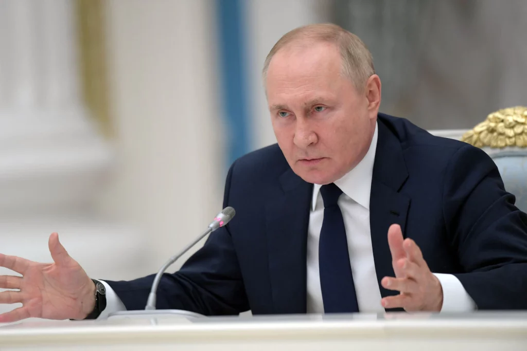 Putin sfida l'Occidente a combattere la Russia sul campo di battaglia: che ci provino
