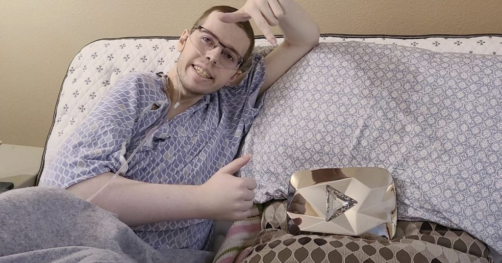 Technoblade, famosa YouTuber di Minecraft, muore di cancro all'età di 23 anni - condivide il video finale