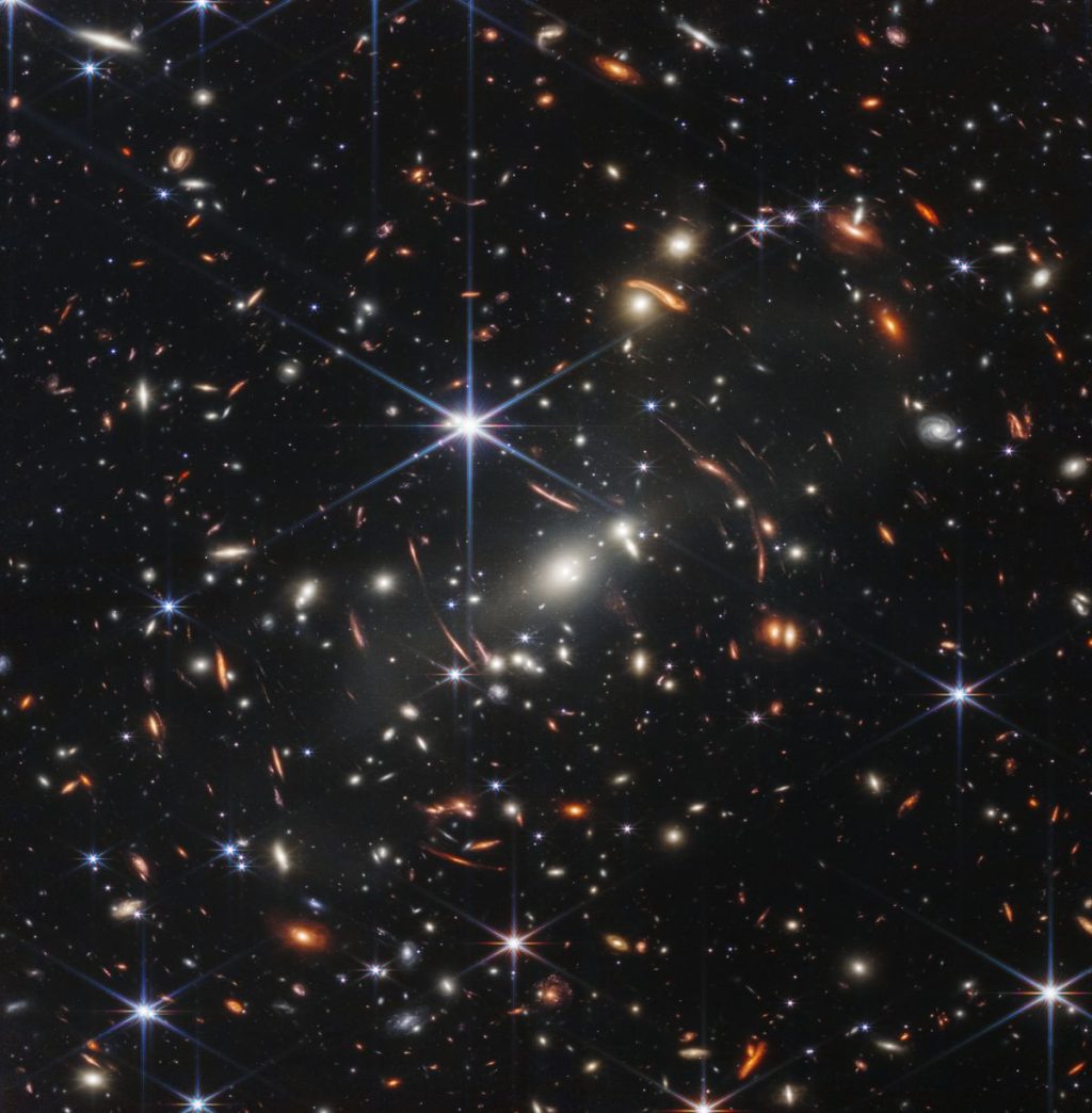 Un astronomo spiega le prime splendide immagini del telescopio spaziale James Webb