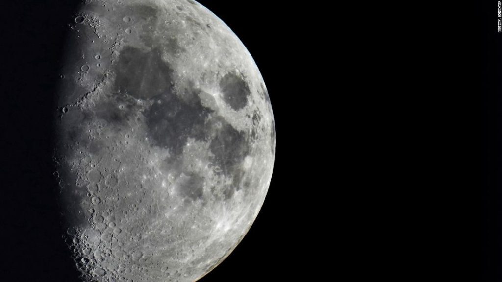 Parti della luna possono fornire temperature adatte per l'uomo
