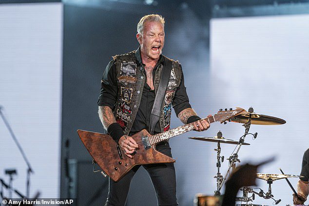 ROCK: Il chitarrista ritmico - che ha mantenuto la completa astinenza dall'alcol da quando è diventato sobrio nel 2002 - dice Fran, 48 anni, lo ha aiutato ad affrontare i suoi problemi di rabbia.