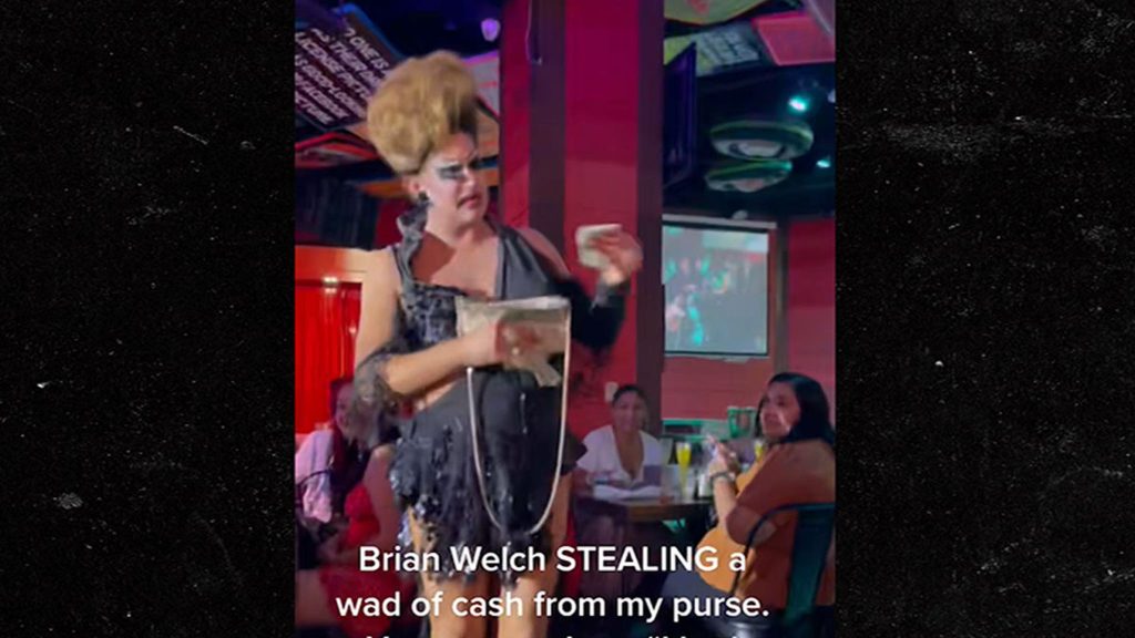 La star di "RuPaul's Drag Race" nega di aver rubato denaro a un ospite di Las Vegas