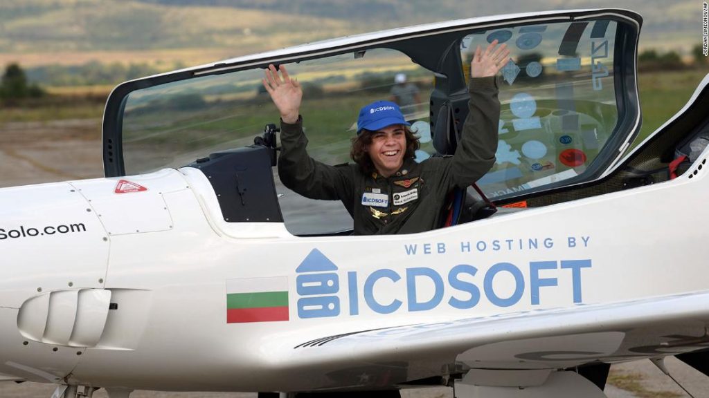 Mac Rutherford è la persona più giovane a volare in solitaria in tutto il mondo