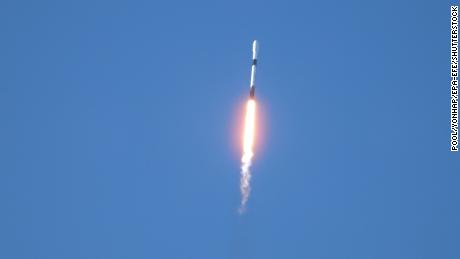 Un razzo SpaceX Falcon 9 trasporta il primo orbiter lunare della Corea del Sud.