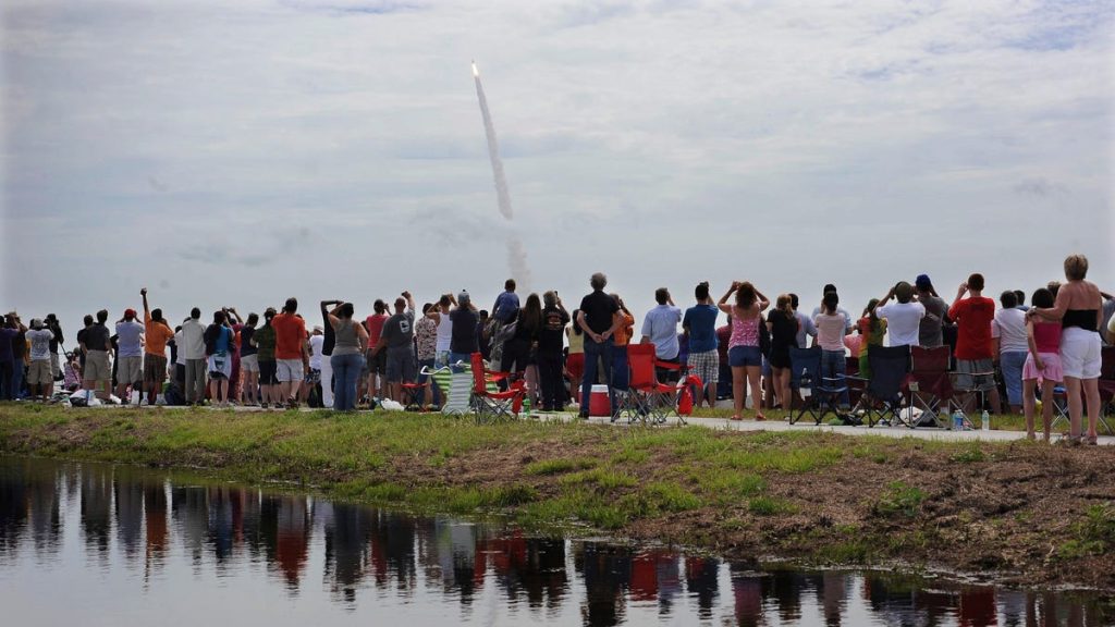 Folle giganti attese per il lancio inaugurale del razzo gigante della NASA