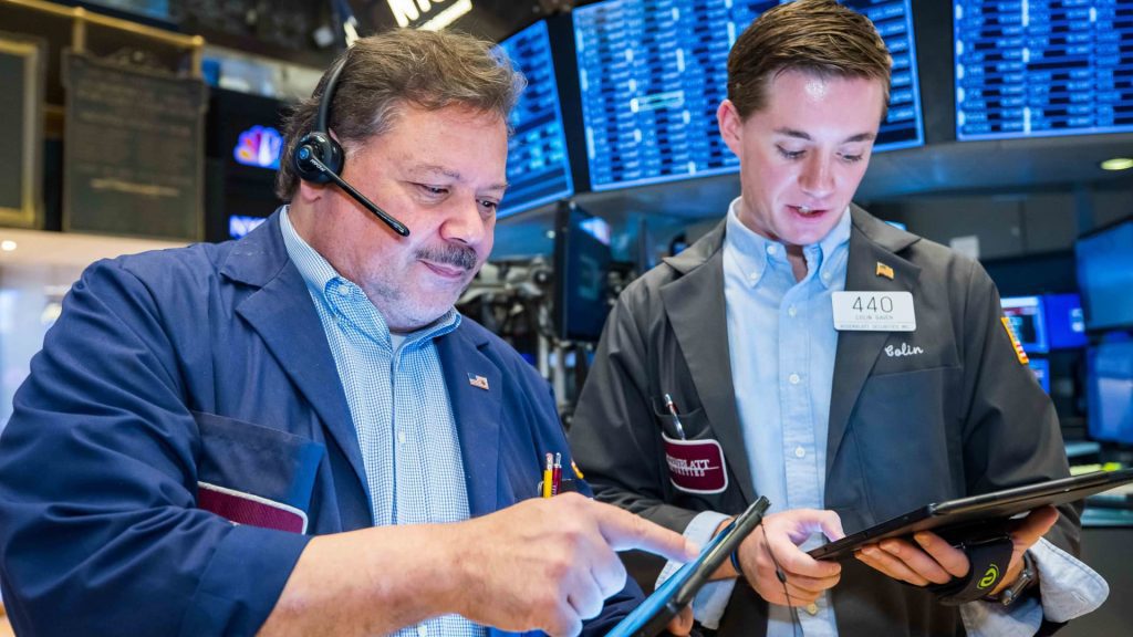 I futures azionari statunitensi sono piatti dopo che Dow e S&P 500 hanno rotto il calo di tre giorni