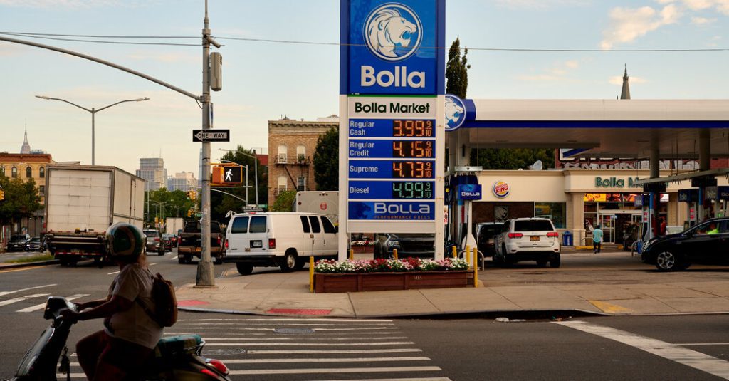 I prezzi del gas negli Stati Uniti scendono al di sotto di $ 4 al gallone, afferma AAA