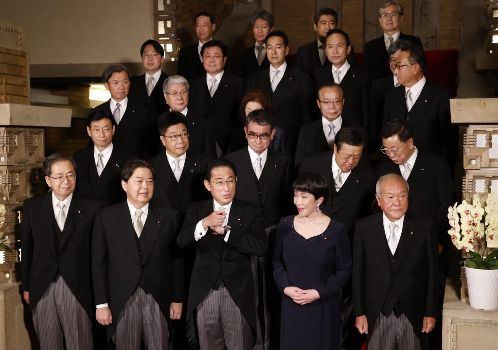 Il primo ministro giapponese purifica il governo dopo che il sostegno alle relazioni ecclesiastiche è svanito