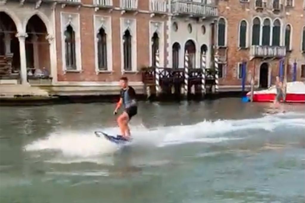 Il sindaco d'Italia ha criticato i turisti arrestati per aver navigato in Canal Grande